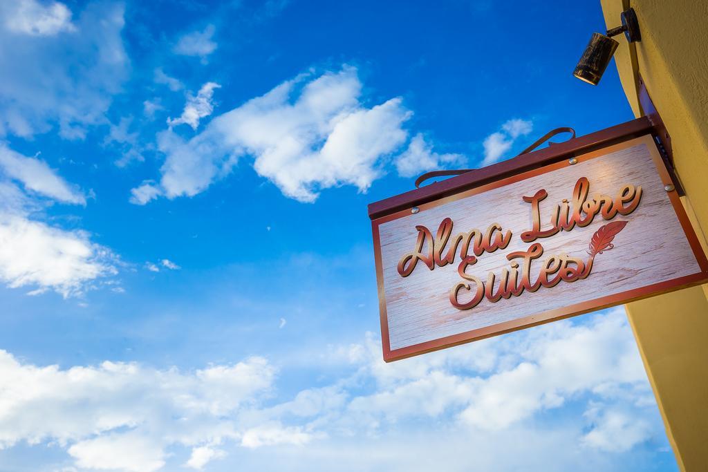 Alma Libre Suites Fira  Zewnętrze zdjęcie
